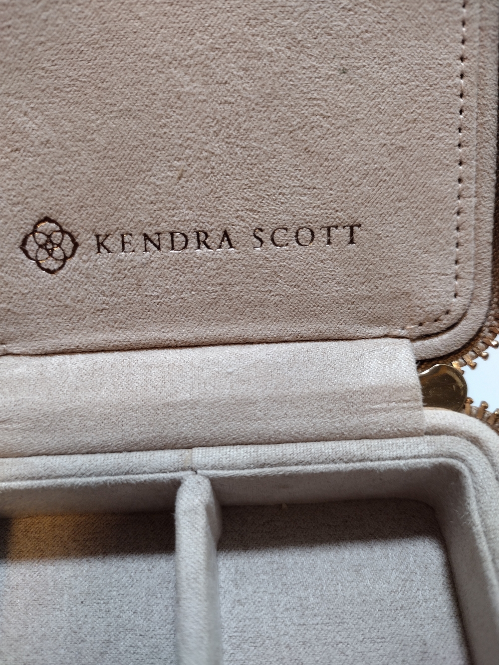 Kendra Scott Jewelry Travel Case - Picture 5 of 10
